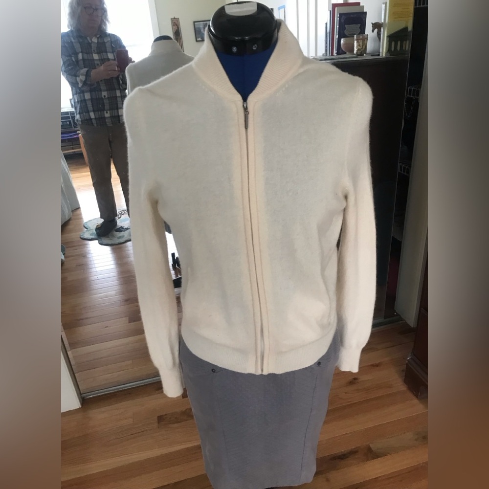 Lord & Taylor Cashmere Knit Sweater - Picture 5 of 6